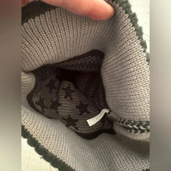 🆓NY NYC Gray Stars and Stripes Women's Pom Beanie🆓 - Picture 3 of 4